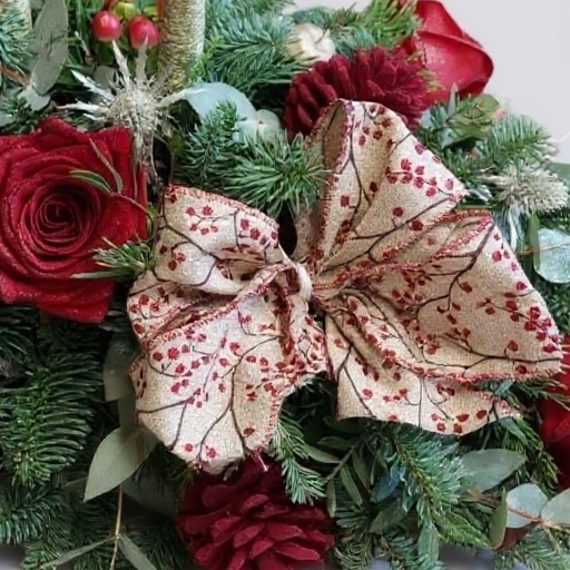 Christmastime Table Arrangement